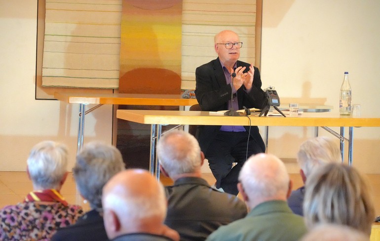 Conférence de Michel Cool sur les papes François et Léon XIV